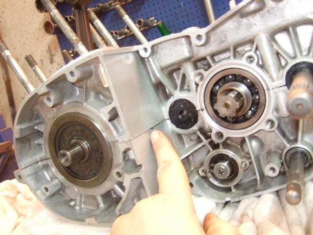 Slik ser det ut når alt er fjernet og åpning av motor står for tur.