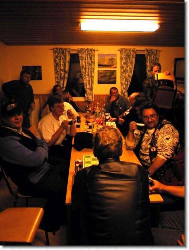 Kallt ute så festen fortsätter inomhus