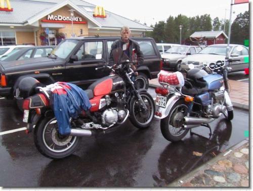 Hemvägen blev fuktig. Utanför Macdonmalds i Arboga