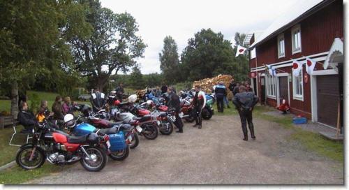 Samling inför besöket på Roland Danielssons MC-museum