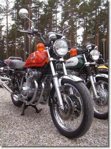 Två GS 750, varav en hybrid med trumbroms!